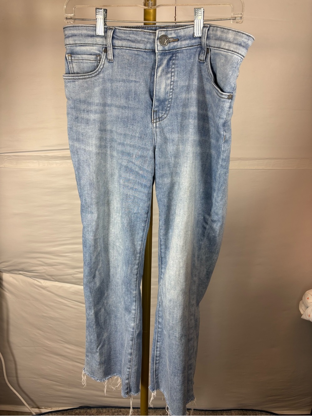 Kut from the Kloth light wash jeans Kelsey Fab Ab Ankle Flare Women Size 8